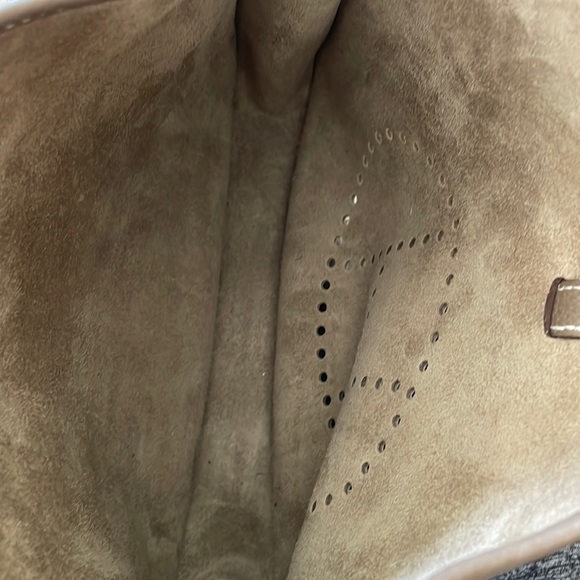 Hermes Evelyn’s Poche III 29 Clemence Etoupe Crossbody Bag with gold hardware - Picture 9 of 13